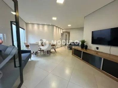 Casa com 3 Quartos à venda, 270m² no Jardim Colina, Uberlândia