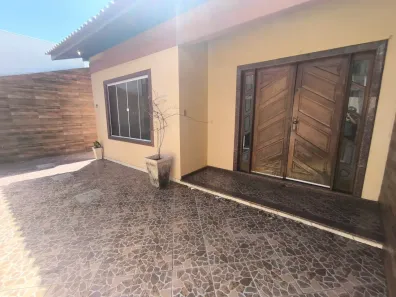 Casa com 3 Quartos para alugar, 120m² no Cavaleiros, Macaé