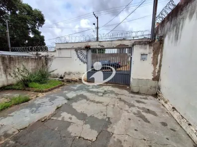 Casa com 3 Quartos para alugar, 96m² no Cidade Jardim, Uberlândia