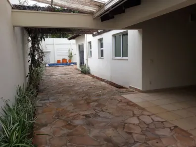 Sobrado com 4 Quartos à venda, 450m² no Jardim Karaíba, Uberlândia