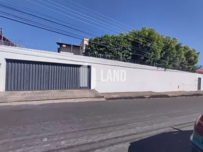 Casa com 5 Quartos para alugar, 1500m² no Cristo Rei, Teresina