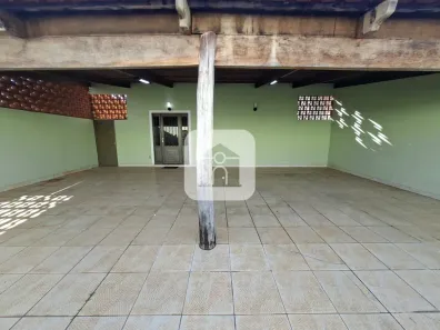 Casa com 2 Quartos para alugar, 200m² no Custódio Pereira, Uberlândia