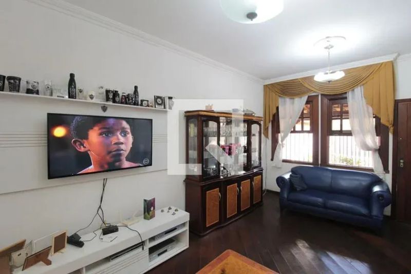 Casa com 3 quartos — Castelo, Belo Horizonte