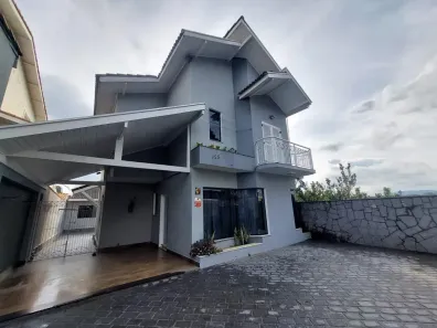 Sobrado com 3 Quartos à venda, 200m² no Jardim Renata, Arujá