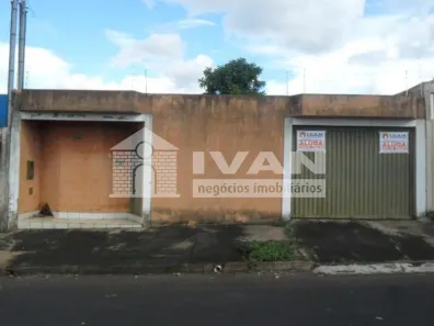 Casa com 3 Quartos para alugar, 120m² no Santa Rosa, Uberlândia
