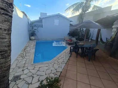 Casa com 4 Quartos à venda, 250m² no Jardim São Bento, Uberaba