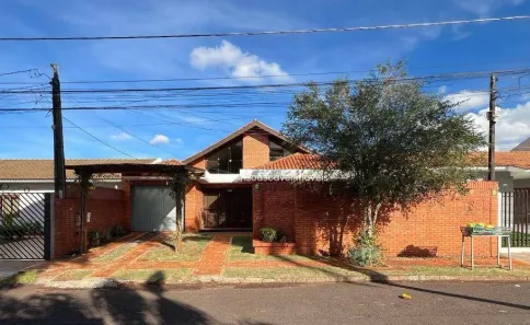 Casa com 3 Quartos à venda, 183m² no Recanto Tropical, Cascavel