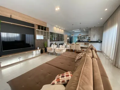 Casa com 3 Quartos à venda, 270m² no Novo Mundo, Uberlândia