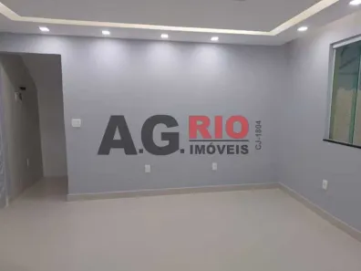 Casa com 2 Quartos à venda, 45m² no Vila Valqueire, Rio de Janeiro
