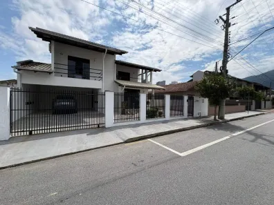 Sobrado com 3 Quartos à venda, 230m² no Vila Baependi, Jaraguá do Sul