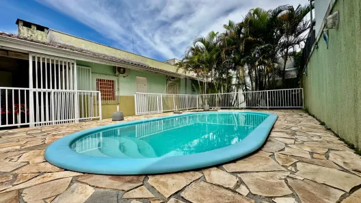 Casa com 5 Quartos para alugar, 400m² no Guaratuba, Guaratuba