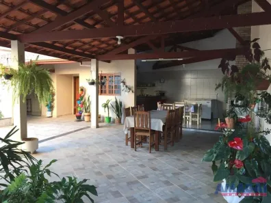 Sobrado com 3 Quartos à venda, 377m² no Jardim Santa Maria, Jacareí