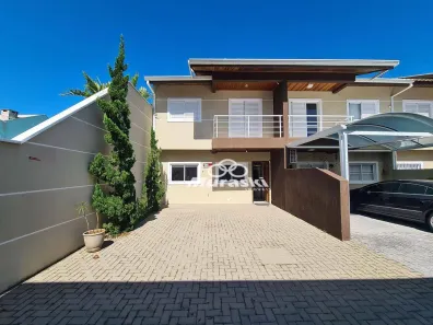 Sobrado com 3 Quartos para alugar, 120m² no Guaratuba, Guaratuba