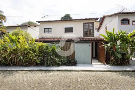 Casa de Condomínio com 4 Quartos à venda, 180m² no São Francisco, Niterói