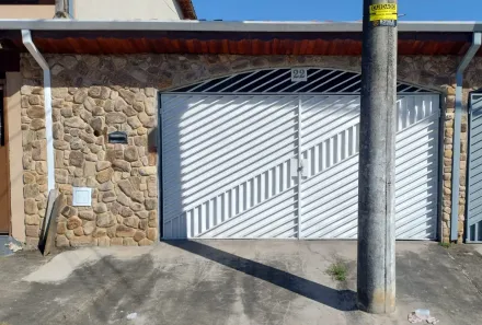Casa com 2 Quartos para alugar, 108m² no Residencial Mombaça I, Pindamonhangaba