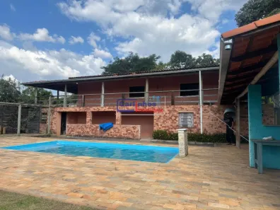 Fazenda/Sítio com 3 Quartos à venda, 240m² no Vila Suzana, Mateus Leme