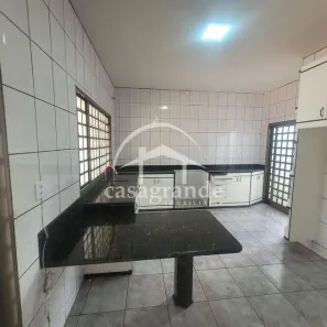 Casa com 4 Quartos para alugar, 250m² no Santa Mônica, Uberlândia