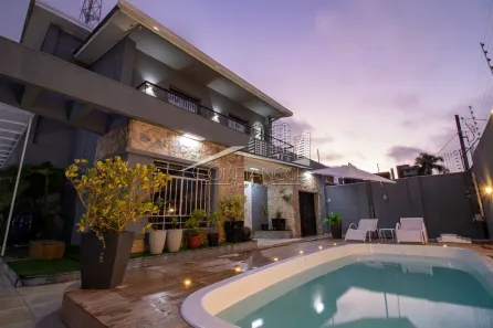 Casa com 7 Quartos à venda, 540m² no Cristo Rei, Curitiba