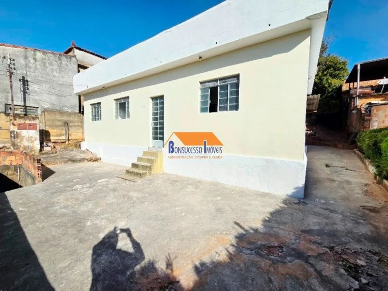 Casa com 3 quartos — Nova Esperança, Belo Horizonte