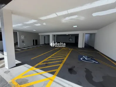 Ponto Comercial com 10 Quartos para alugar, 500m² no Tabajaras, Uberlândia