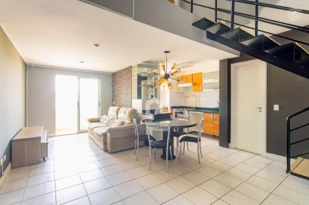 Apartamento com 2 Quartos à venda, 75m² no Centro, Curitiba