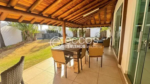 Casa de Condomínio com 3 Quartos para alugar, 190m² no Gávea, Uberlândia