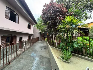 Casa com 3 Quartos à venda, 200m² no Santa Amélia, Belo Horizonte