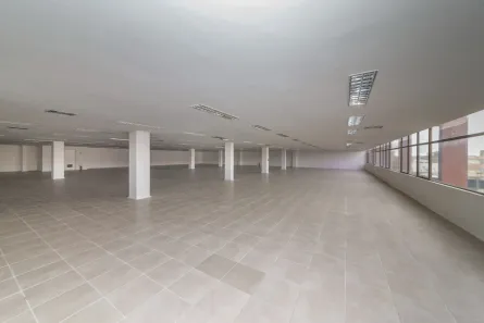 Sala Comercial para alugar, 900m² no Navegantes, Porto Alegre