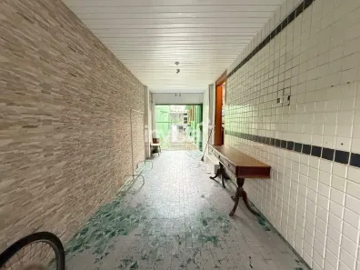 Casa com 5 Quartos à venda, 220m² no Vila Mathias, Santos