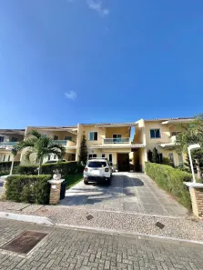 Casa de Condomínio com 4 Quartos à venda, 155m² no Sapiranga-Coité, Fortaleza