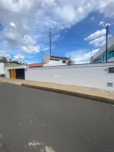 Casa com 4 Quartos para alugar, 347m² no Fátima, Teresina