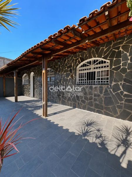 Casa em condomínio com 4 quartos — Floramar, Belo Horizonte