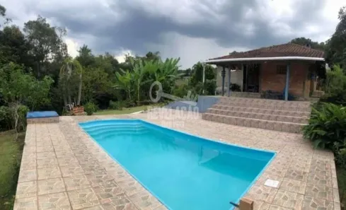 Fazenda/Sítio com 4 Quartos para alugar, 270m² no Colônia Murici, São José dos Pinhais