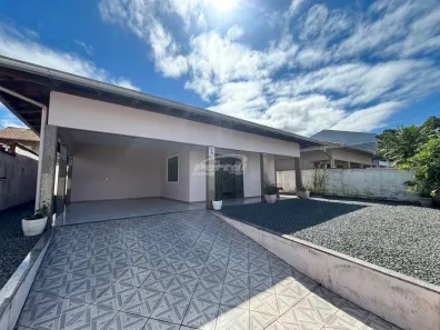 Casa com 3 Quartos para alugar, 200m² no Margem Esquerda, Gaspar