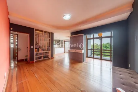 Casa com 5 Quartos à venda, 380m² no Vila Assunção, Porto Alegre