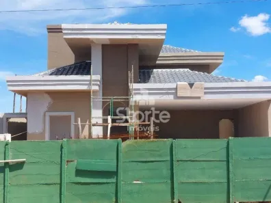 Casa de Condomínio com 3 Quartos à venda, 175m² no Novo Mundo, Uberlândia