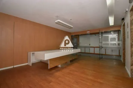 Ponto Comercial à venda, 700m² no Centro, Rio de Janeiro