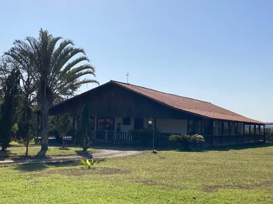 Fazenda/Sítio com 5 Quartos à venda, 525m² no Centro, Vassouras