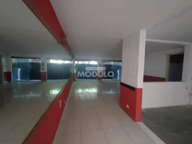 Ponto Comercial para alugar, 230m² no Osvaldo Rezende, Uberlândia