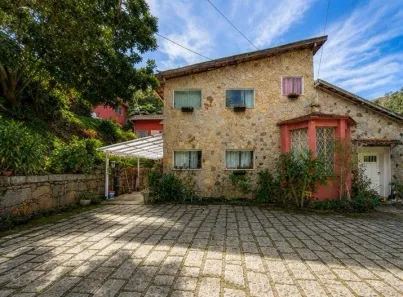 Casa com 8 Quartos à venda, 400m² no Retiro, Petrópolis