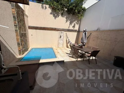 Casa de Condomínio com 2 Quartos à venda, 140m² no Aclimação, Uberlândia