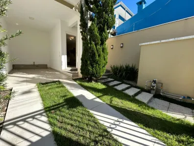Sobrado com 3 Quartos à venda, 190m² no Praia dos Amores, Balneário Camboriú
