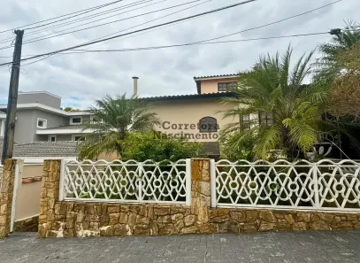 Casa com 4 Quartos para alugar, 238m² no Vila Zezé, Jacareí