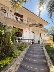 Sobrado com 6 Quartos para alugar, 420m² no Uvaranas, Ponta Grossa
