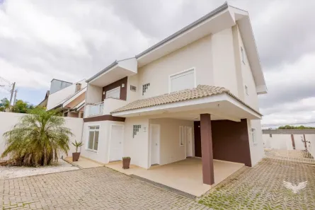 Casa com 4 Quartos para alugar, 250m² no São Braz, Curitiba
