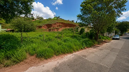 Lote/Terreno à venda, 300m² no Parque Independência III, Juiz de Fora