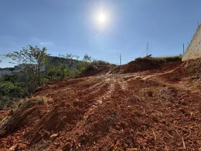 Lote/Terreno à venda, 360m² no Novo Centro, Santa Luzia
