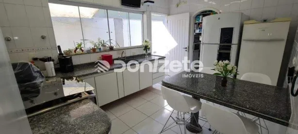 Casa com 3 Quartos para alugar, 326m² no Campestre, Santo André