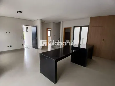 Casa com 4 Quartos à venda, 141m² no Planalto, Montes Claros
