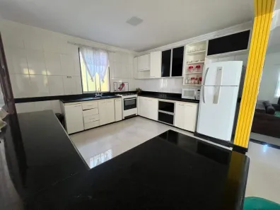 Casa com 3 Quartos para alugar, 280m² no Cabral, Contagem